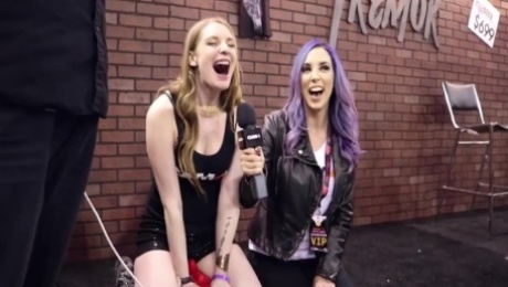 Pornstar Jelena Jensen interviews hot girls on the tremor sex toy at Exxxotica | CAM4 Radio